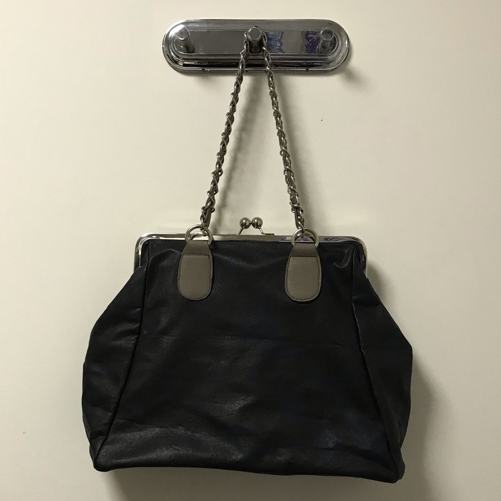 Nice & Stylish Roomy Silver Chain Leaf Accented Bag! - Picture 8 of 14